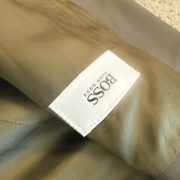 Hugo Boss 44L olive green blazer in EUC wool and classic - Picture 10 of 16